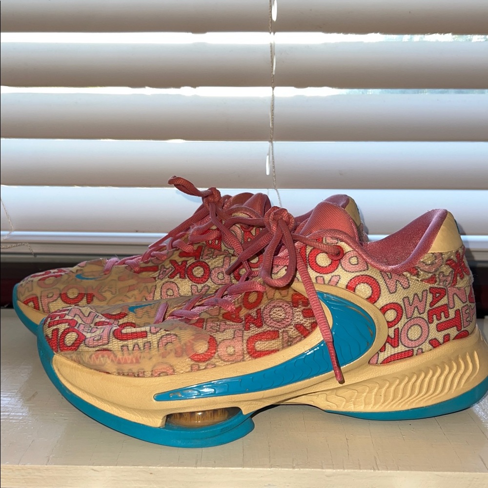 Nike Pink Sneakers
Gently used for on the court, men’s 6.5/women’s 8